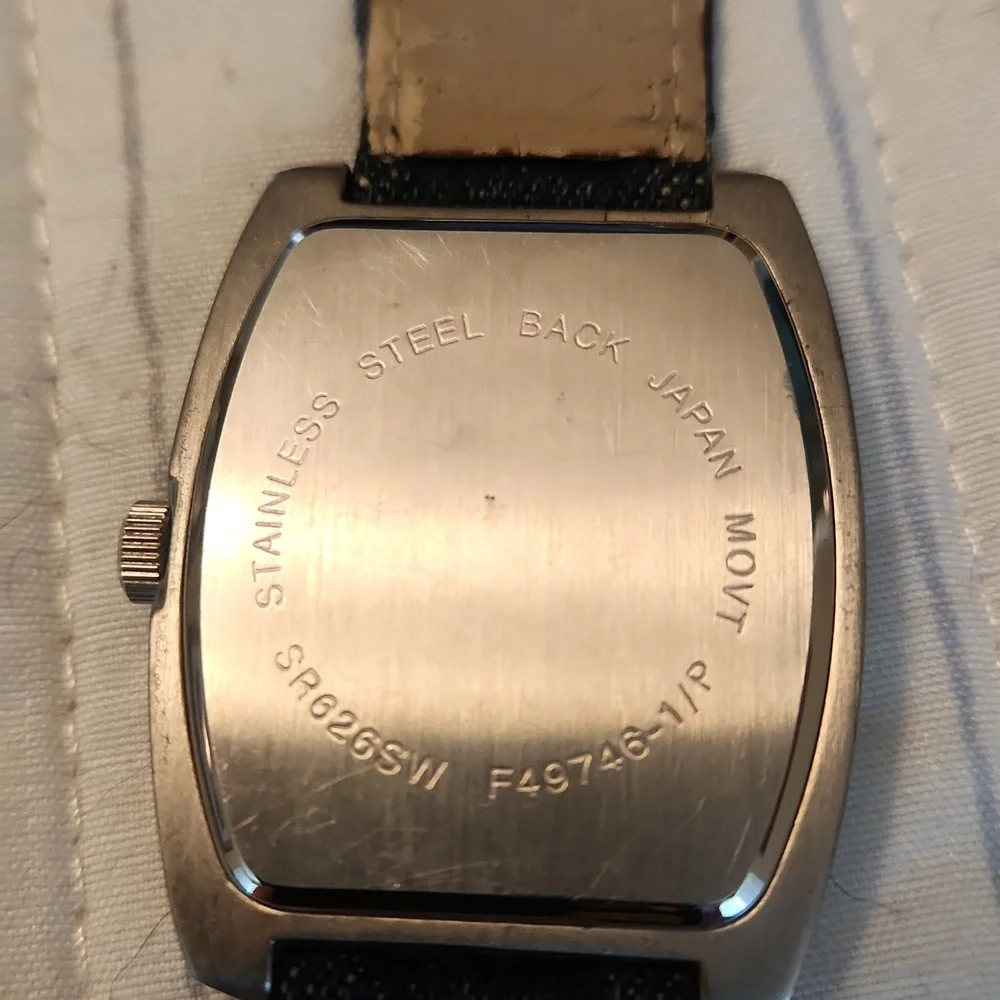 Retro Watch - Picture 2 of 2